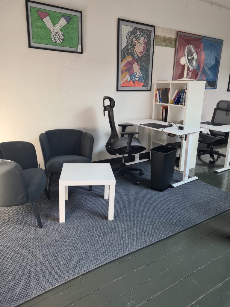 Arbeitsplatz mit Gesprächsinsel